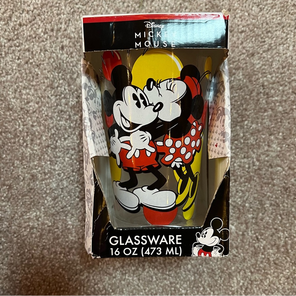 5/$25🎉 Mickey & Minnie Pint Glass